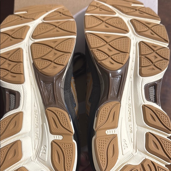 Men’s ASICS Earthy Tone Sneakers - Picture 5 of 7